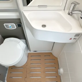 Hymer Yellowstone 640 Bathroom