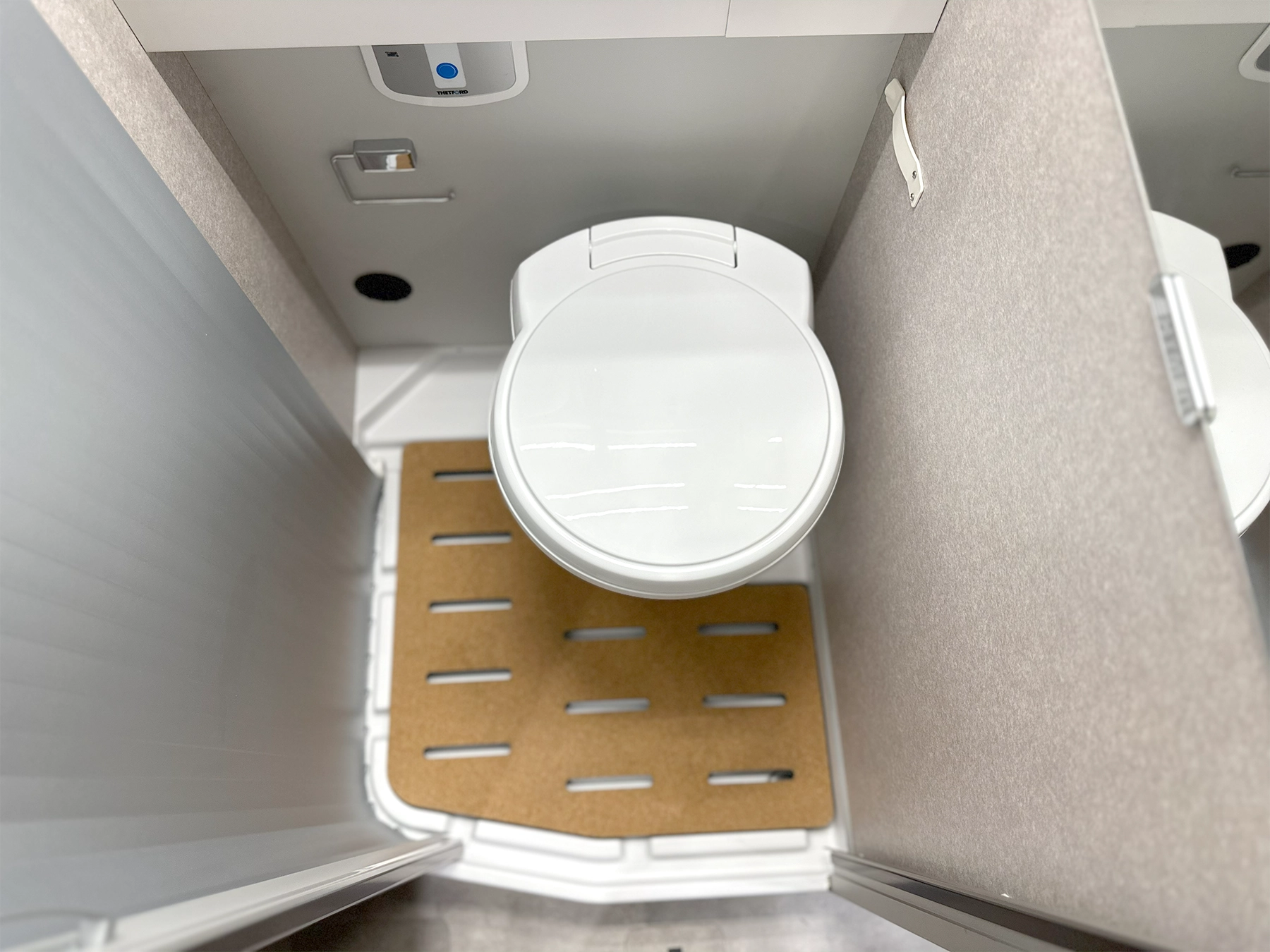 Hymer Yosemite Pop-Top Bathroom