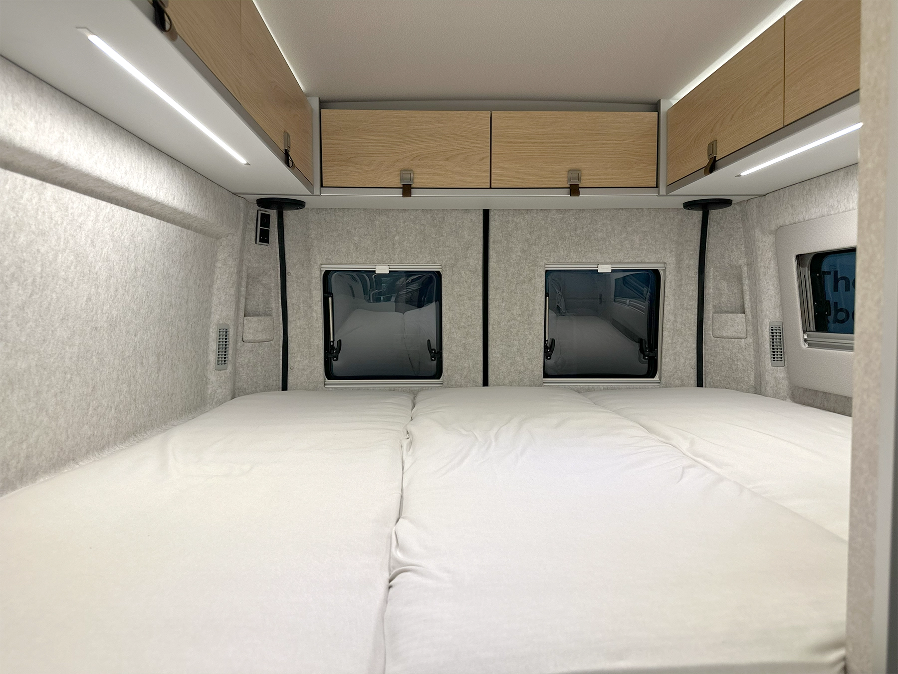 Hymer Yosemite Pop-Top Rear Bed