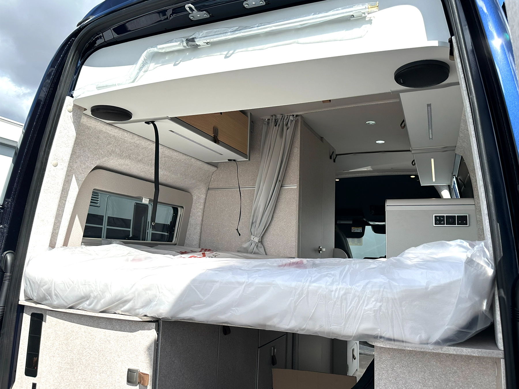 Grand Canyon S Pop Top 4x4 Rear Transverse Bed