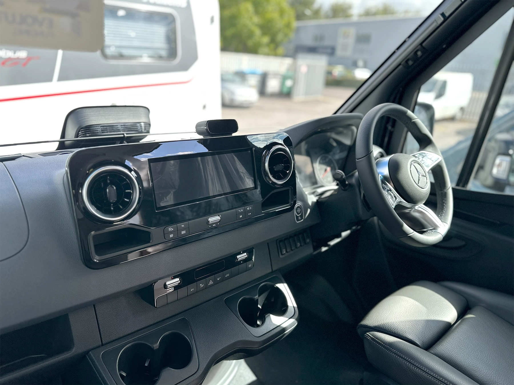 Grand Canyon S Pop Top 4x4 Steering Wheel & Multimedia System