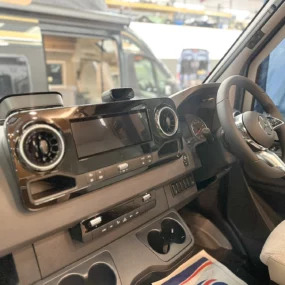 Hymer ML-T 570 Steering Wheel & Multimedia System