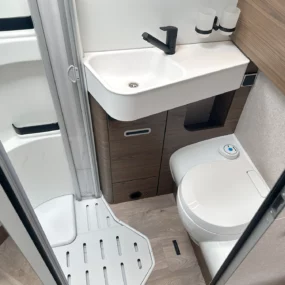 Hymer ML-T 580 Bathroom