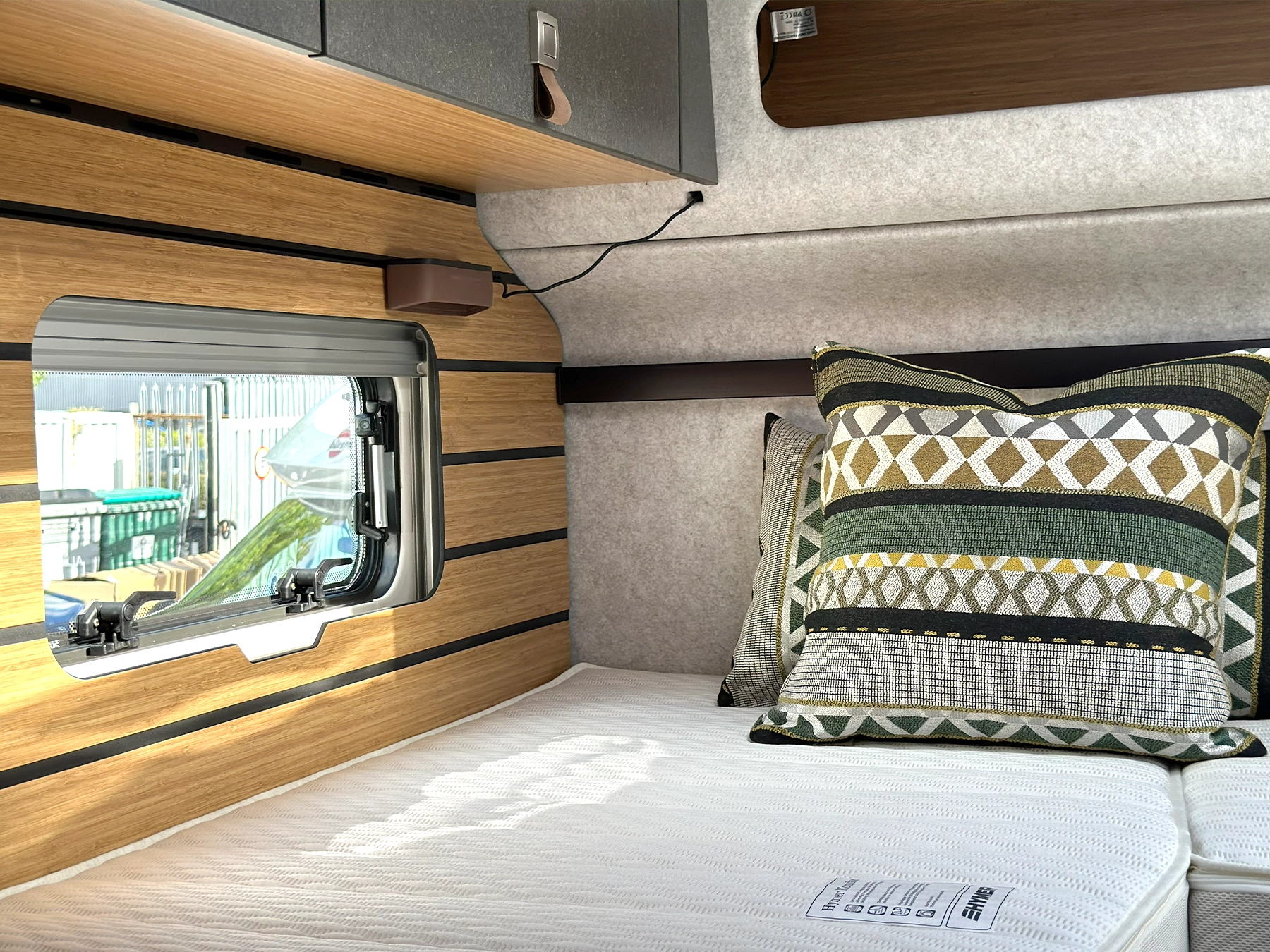 Hymer ML-T 570 Xperience Bedroom Window