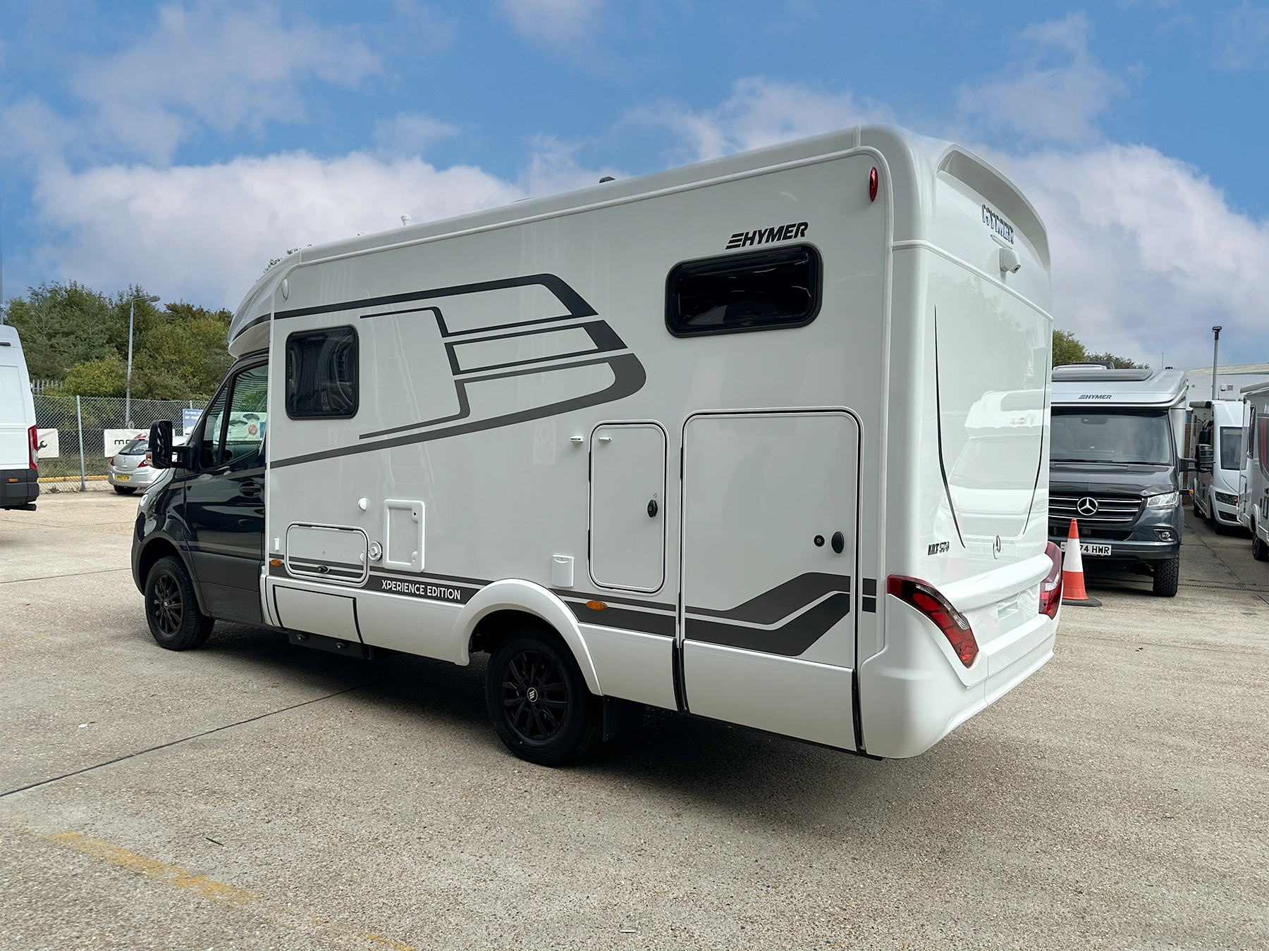 Hymer ML-T 570 Xperience Exterior Right Rear Side