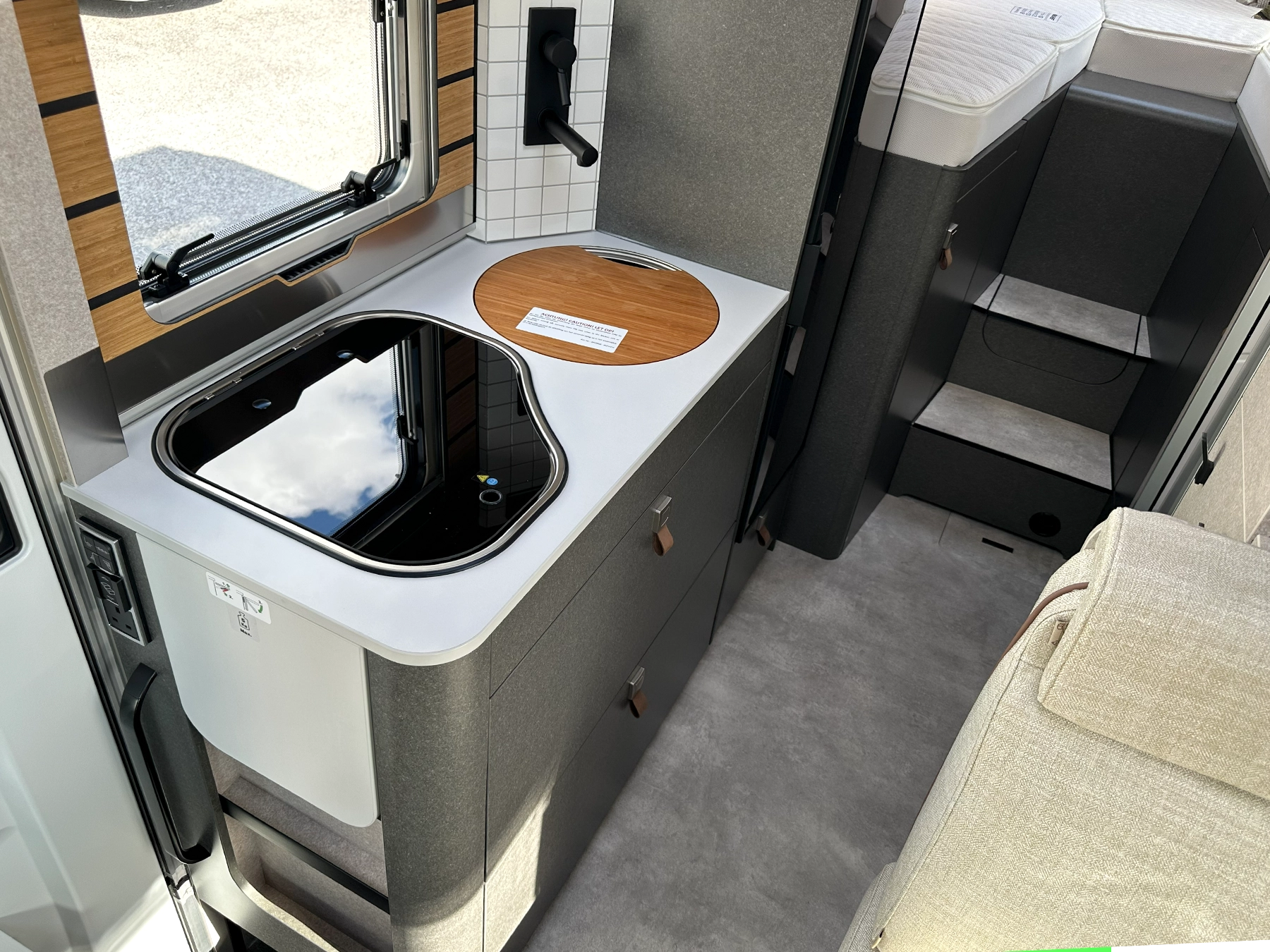 Hymer ML-T 570 Xperience Kitchen Area