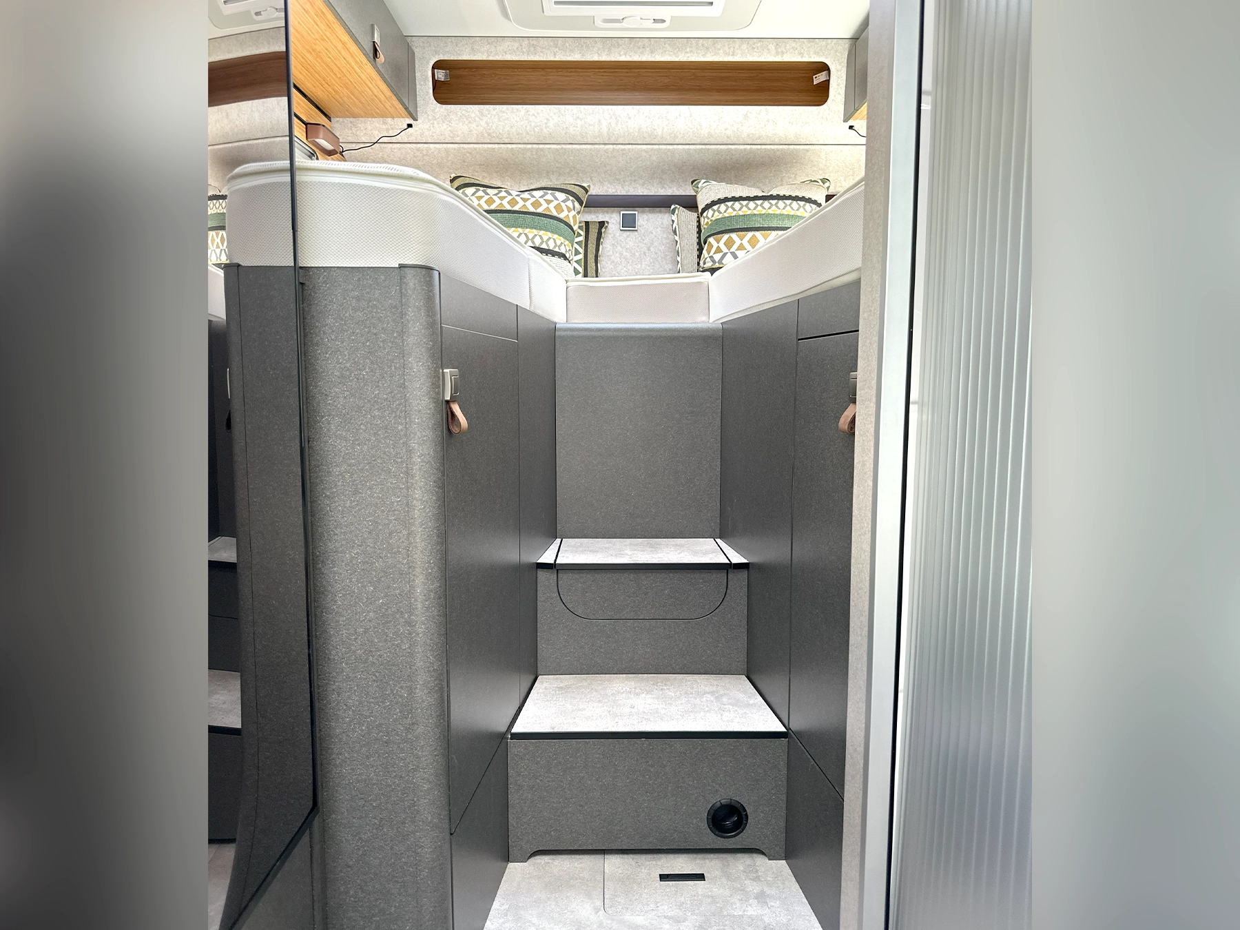 Hymer ML-T 570 Xperience Steps to Bed