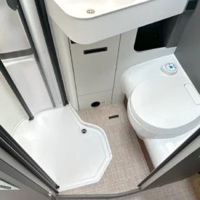 Hymer B-MC T 600 Bathroom