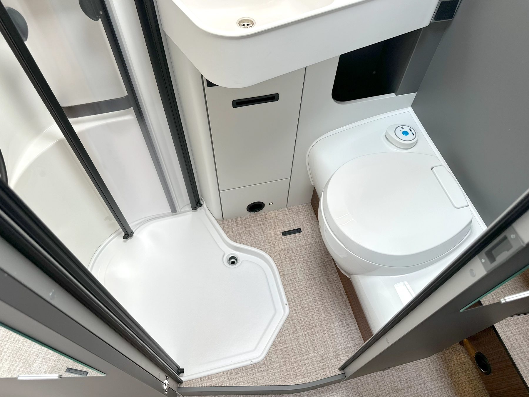 Hymer B-MC T 600 Bathroom
