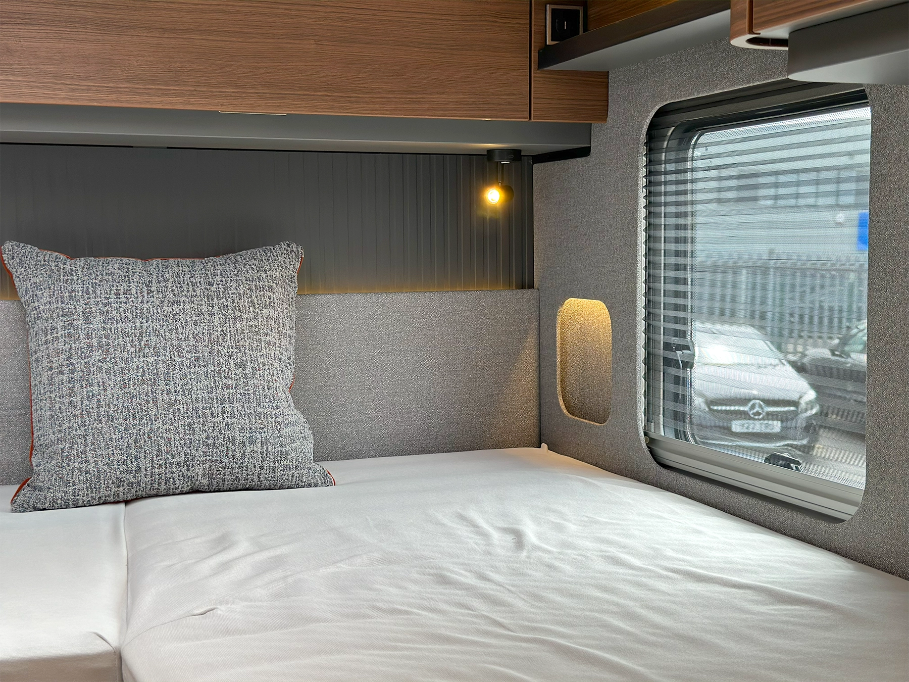 Hymer B-MC T 600 Bedroom Window