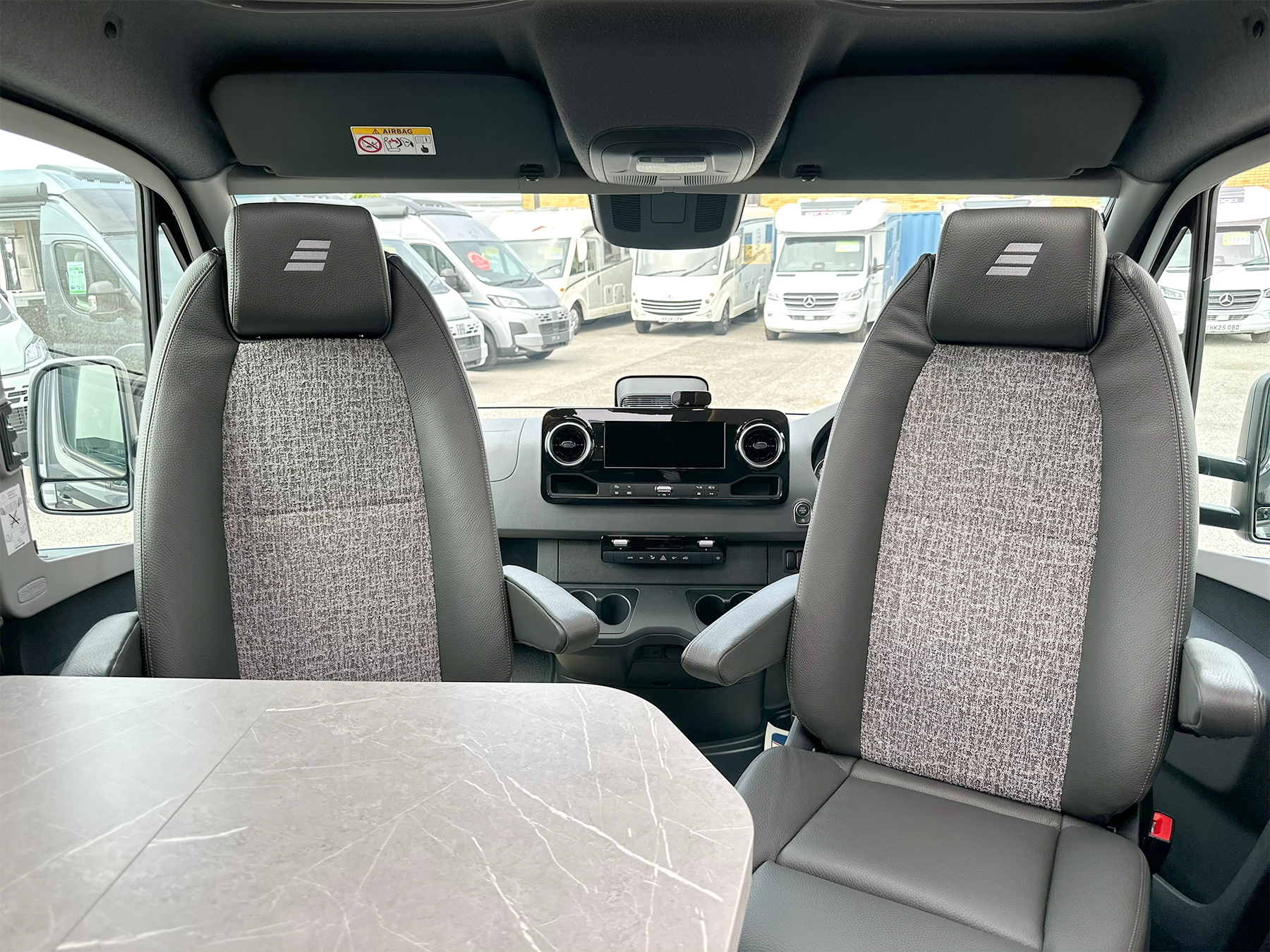 Hymer B-MC T 600 Drivers Cab Swivel Seats