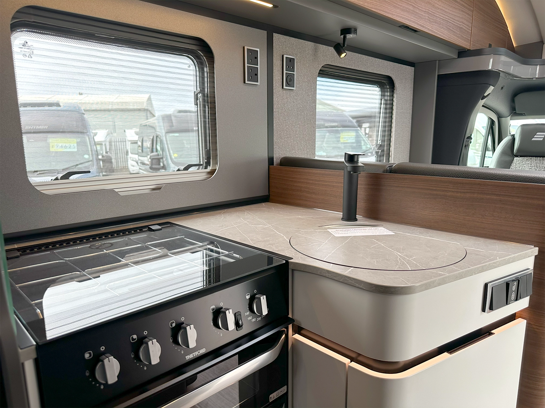 Hymer B-MC T 600 Kitchen Worktop