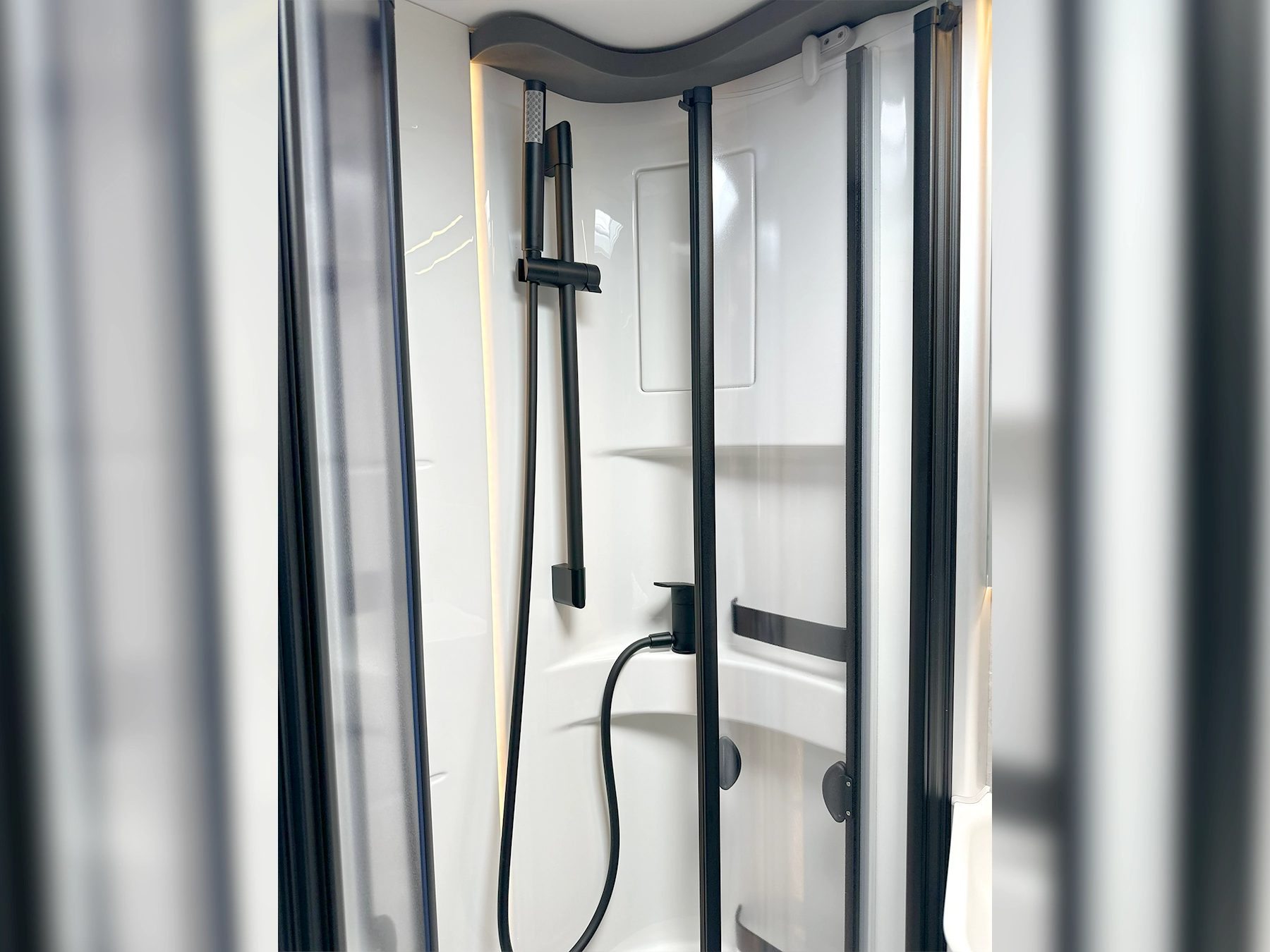 Hymer B-MC T 600 Shower
