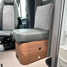 Hymer B-MC T 600 Side Seat