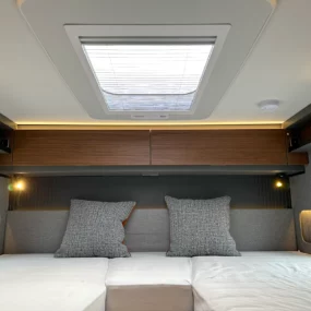 Hymer B-MC T 600 Skylight Over Bed