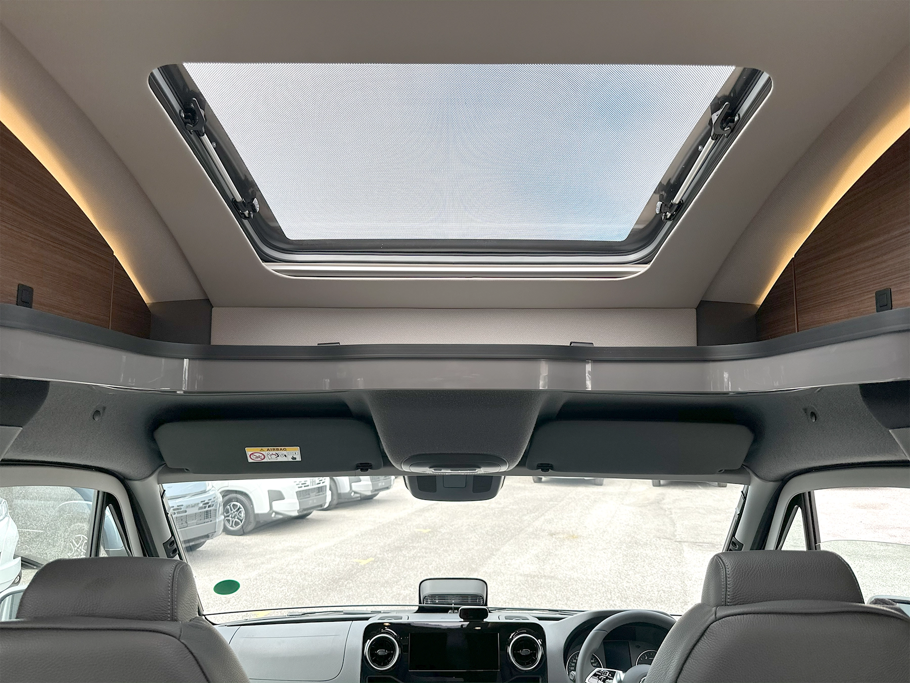Hymer B-MC T 600 Skylight Over Drivers Cab