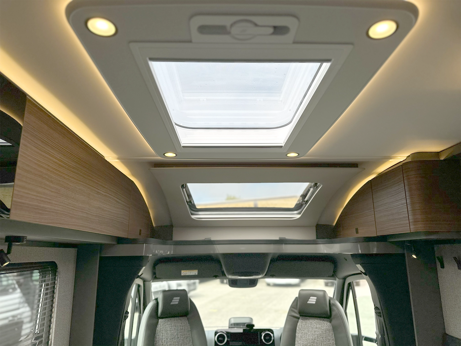Hymer B-MC T 600 Skylights