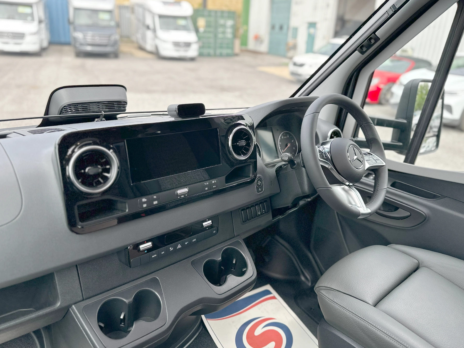 Hymer B-MC T 600 Steering Wheel & Multimedia System