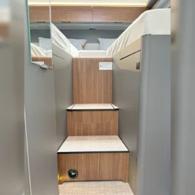 Hymer B-MC T 600 Steps To Bed