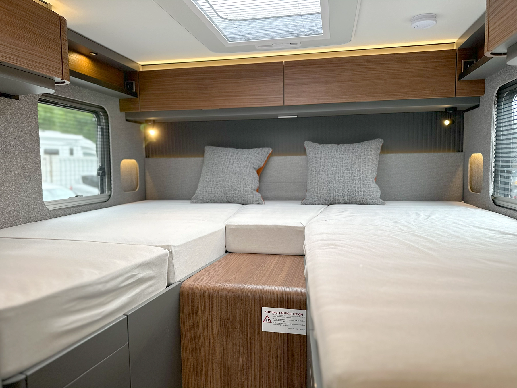 Hymer B-MC T 600 Twin Single Rear Beds