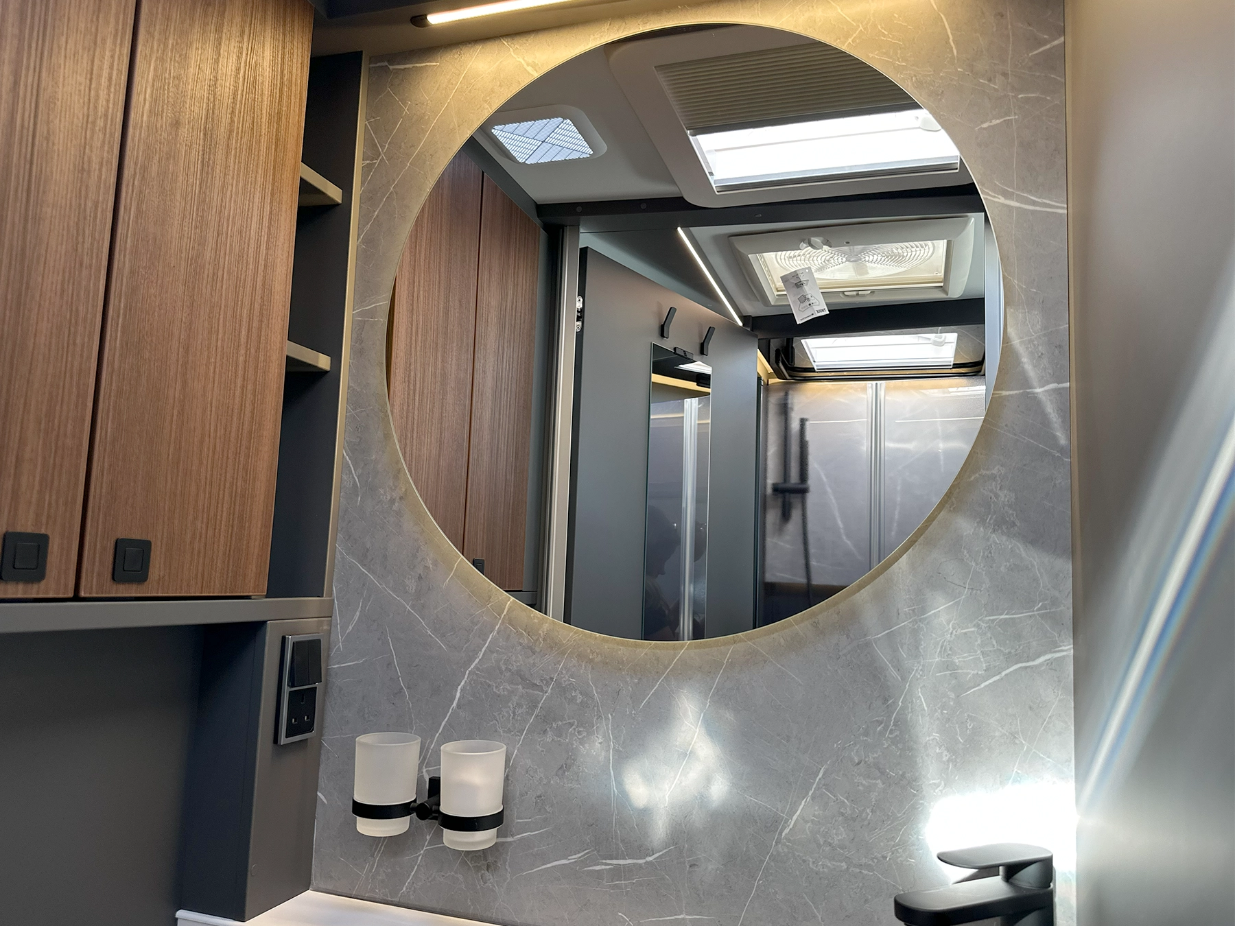 Hymer B-MC T 680 Bathroom Mirror