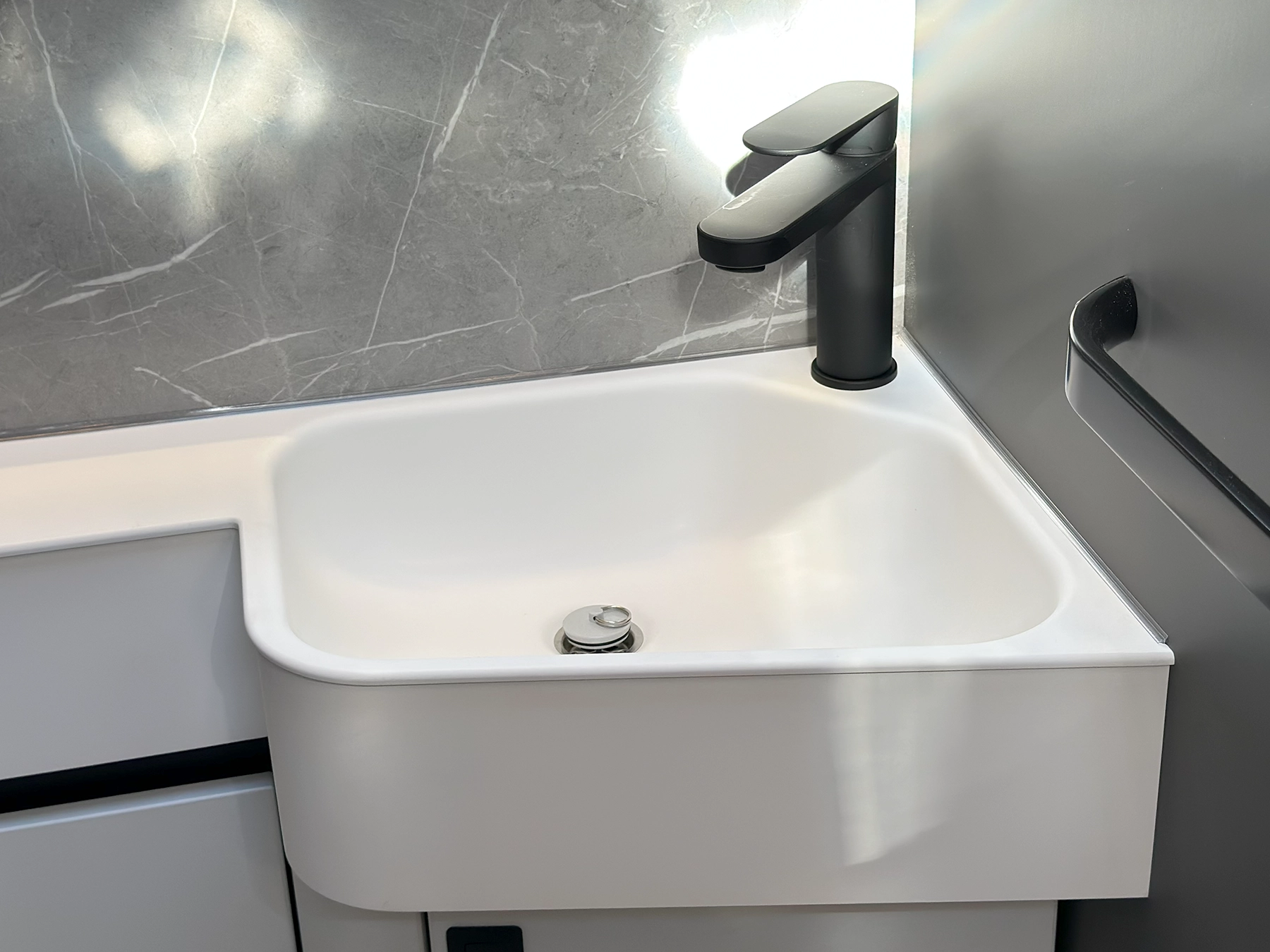 Hymer B-MC T 680 Bathroom Sink