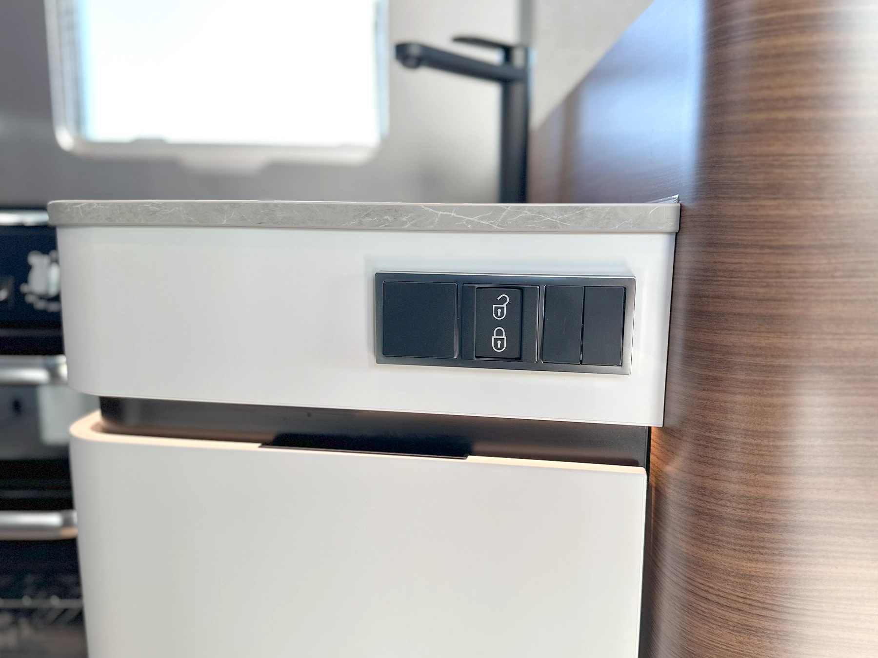 Hymer B-MC T 680 Cupboard Lock Button