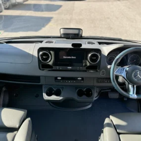 Hymer B-MC T 680 Drivers Cab