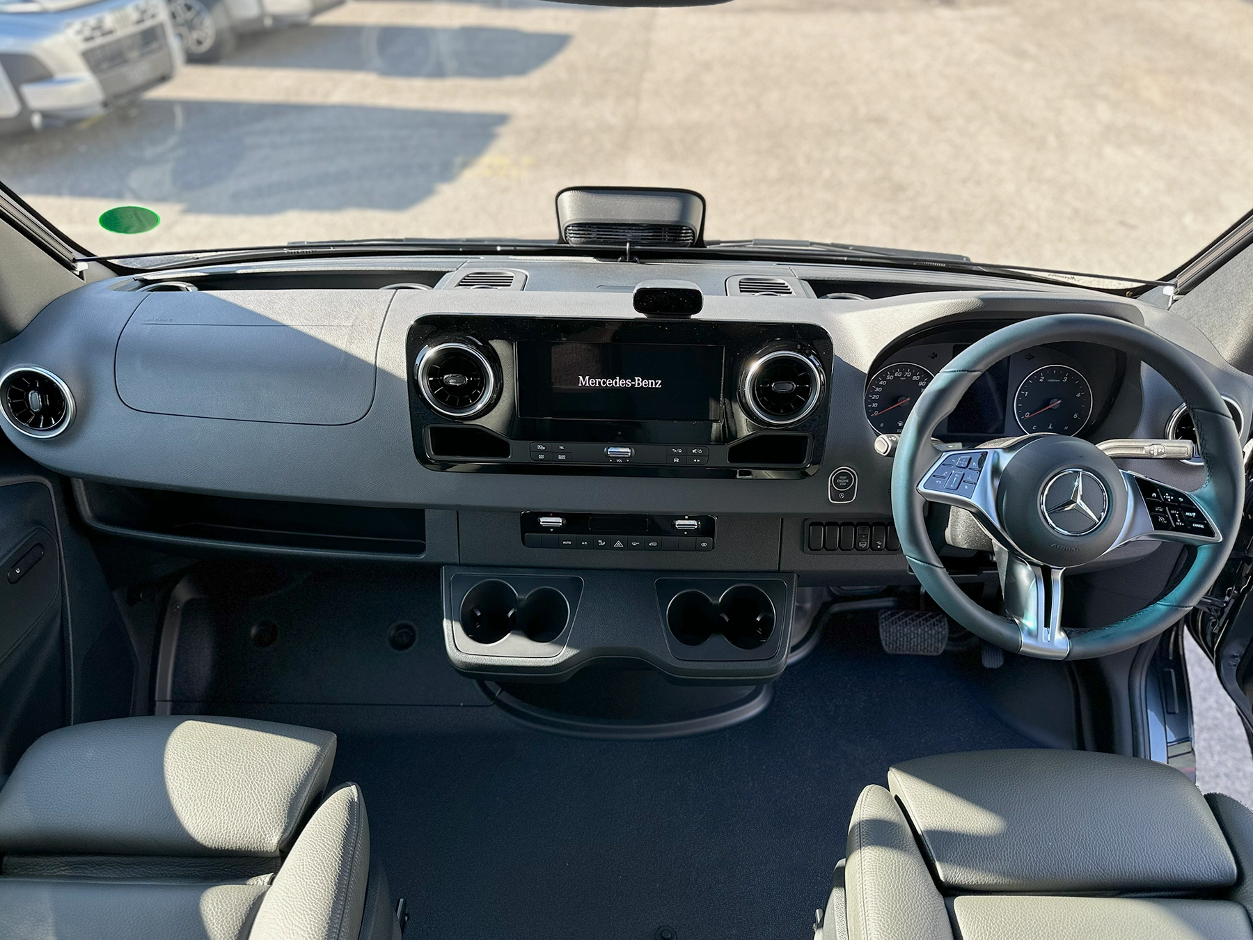 Hymer B-MC T 680 Drivers Cab