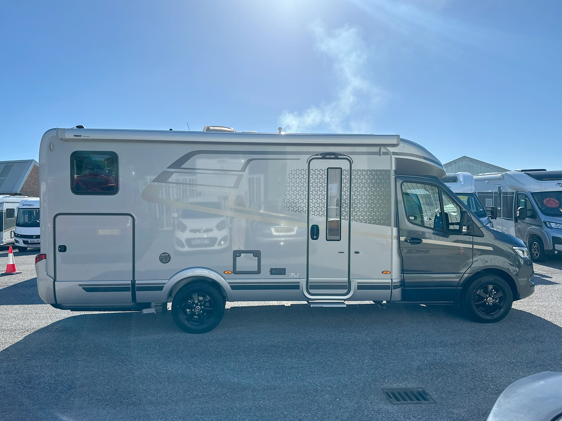 Hymer B-MC T 680 Exterior Left Side