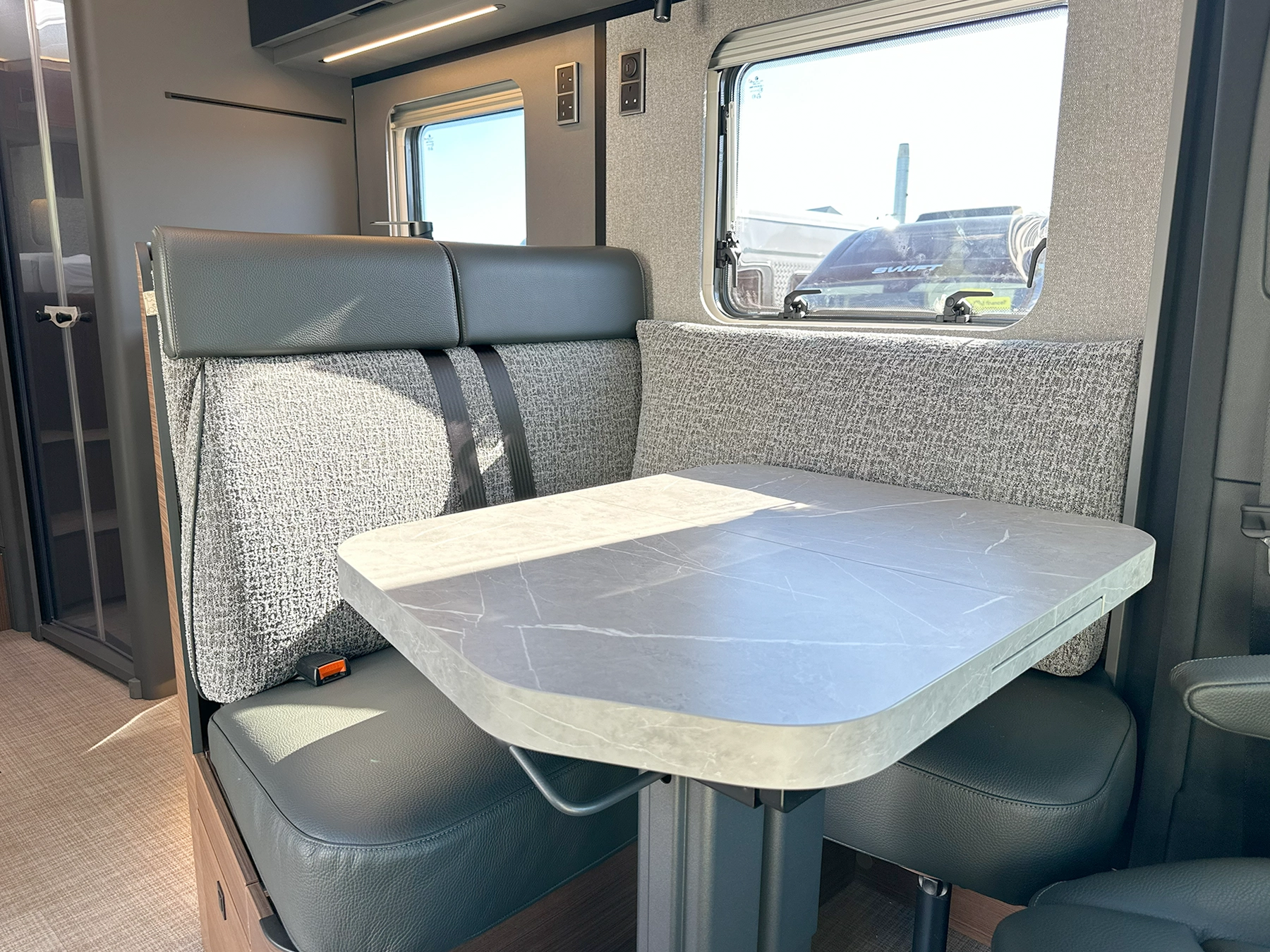 Hymer B-MC T 680 Lounge Table