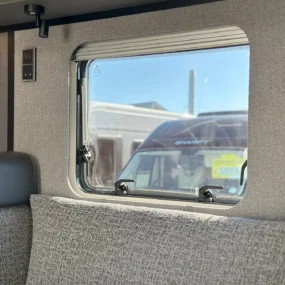 Hymer B-MC T 680 Lounge Window