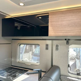 Hymer B-MC T 680 Overhead Storage