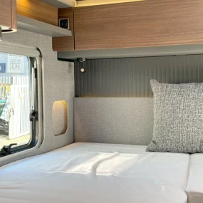 Hymer B-MC T 680 Rear Beds Window