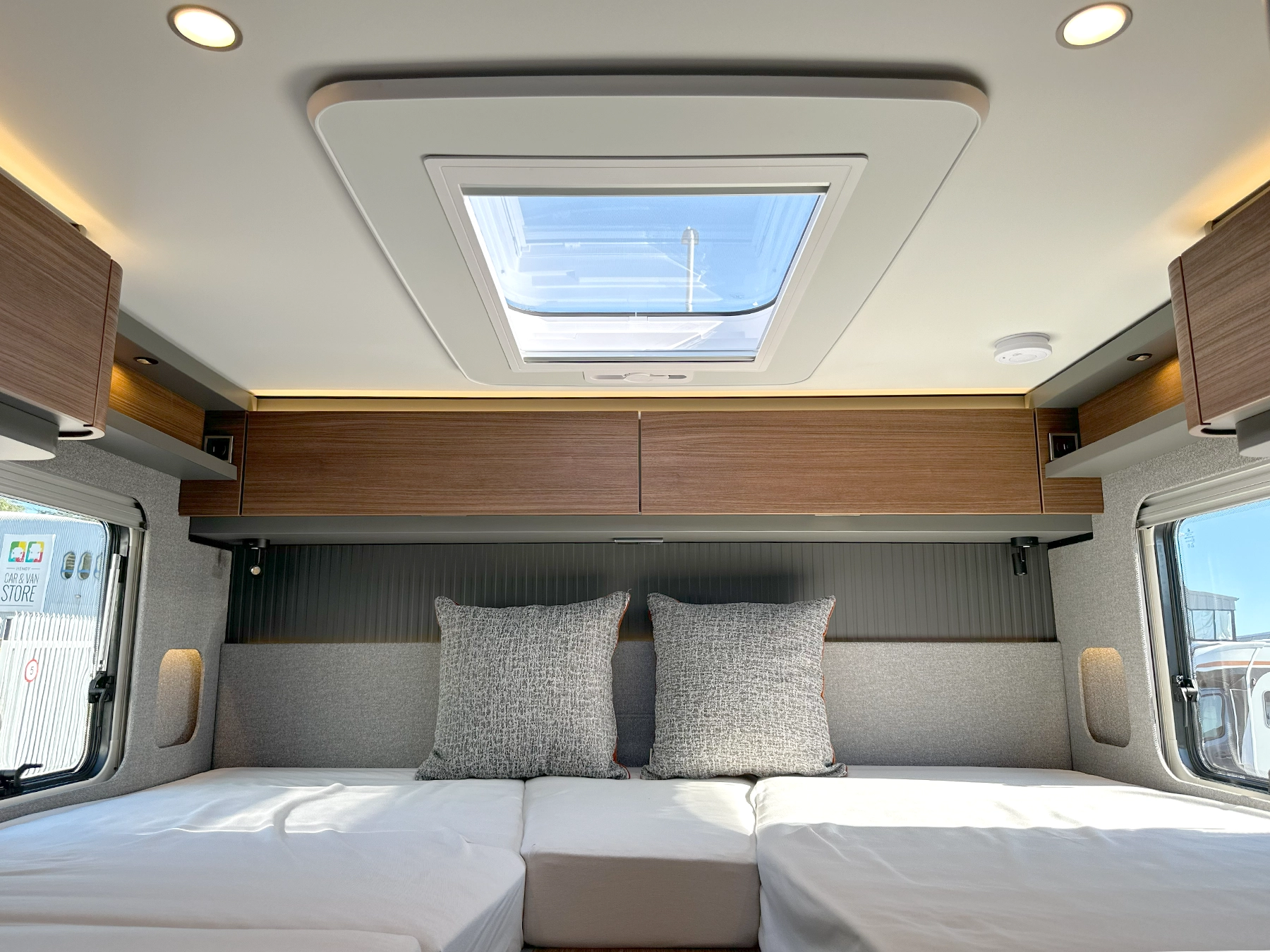 Hymer B-MC T 680 Skylight Over Bed