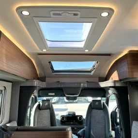 Hymer B-MC T 680 Skylights