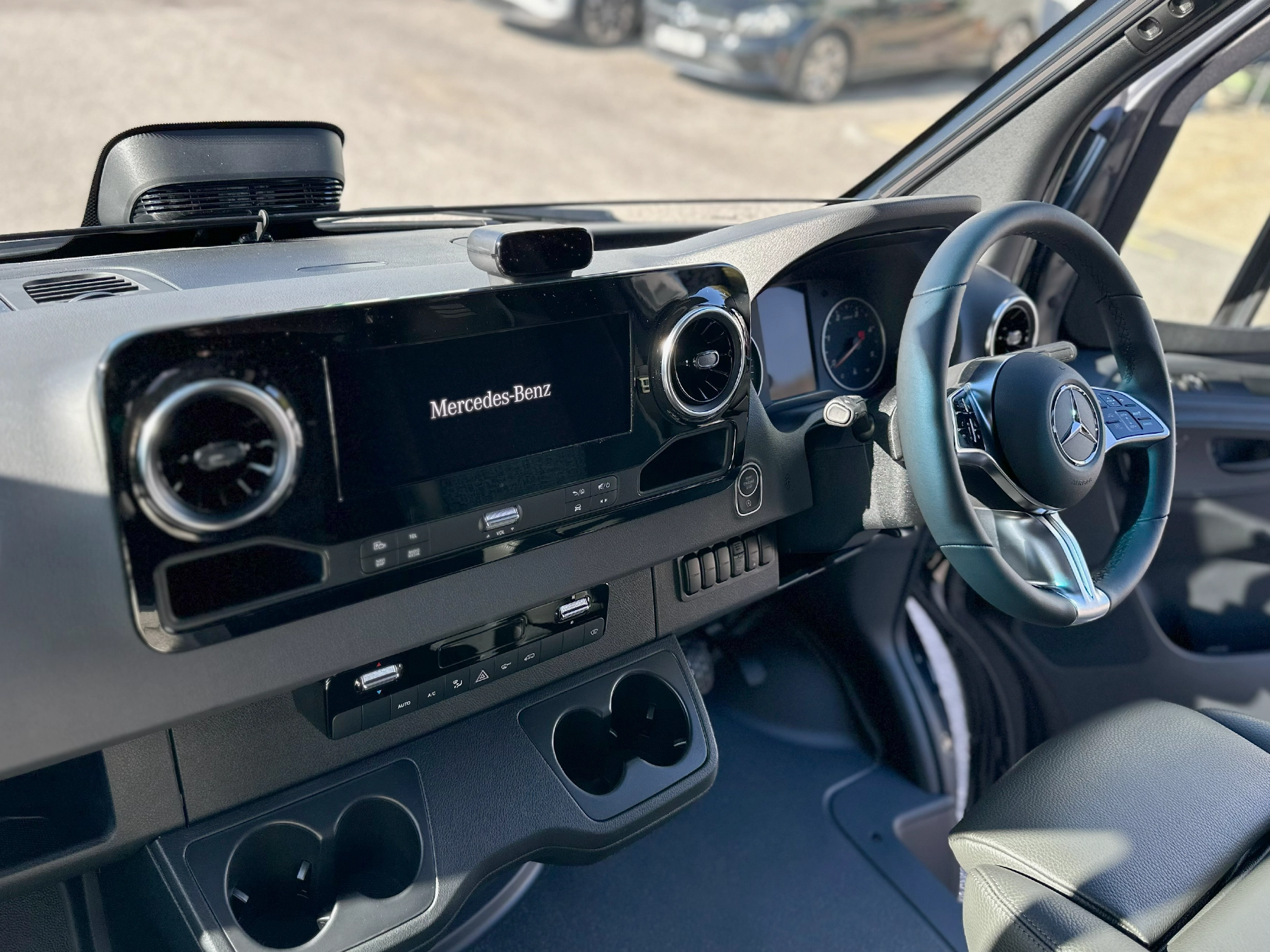 Hymer B-MC T 680 Steering Wheel & Multi media system
