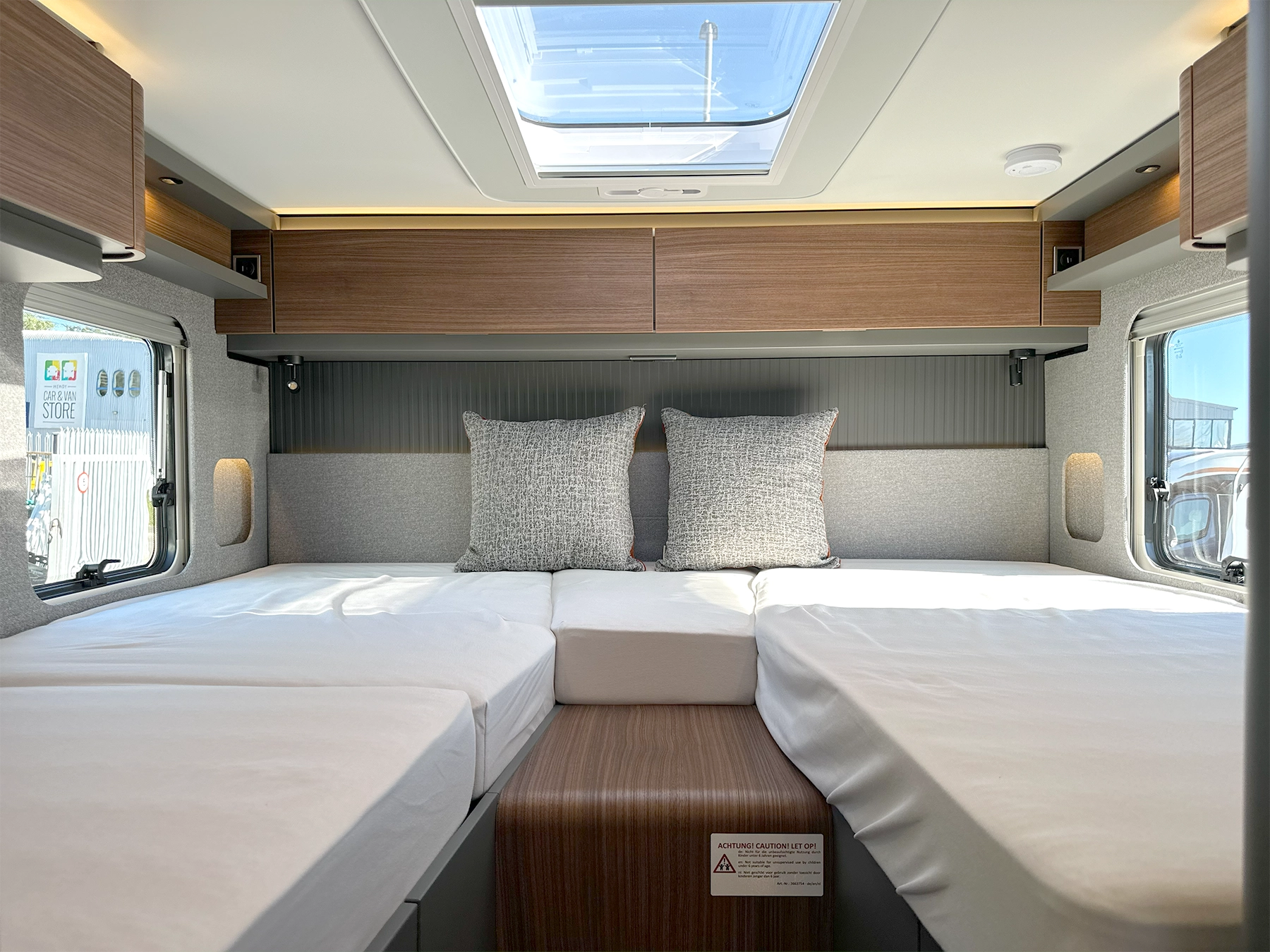 Hymer B-MC T 680 Twin Single Rear Beds
