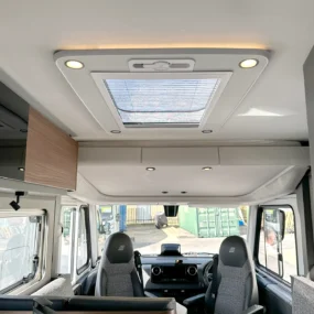 Hymer B-MC I 600 Skylight & Drop Down Bed