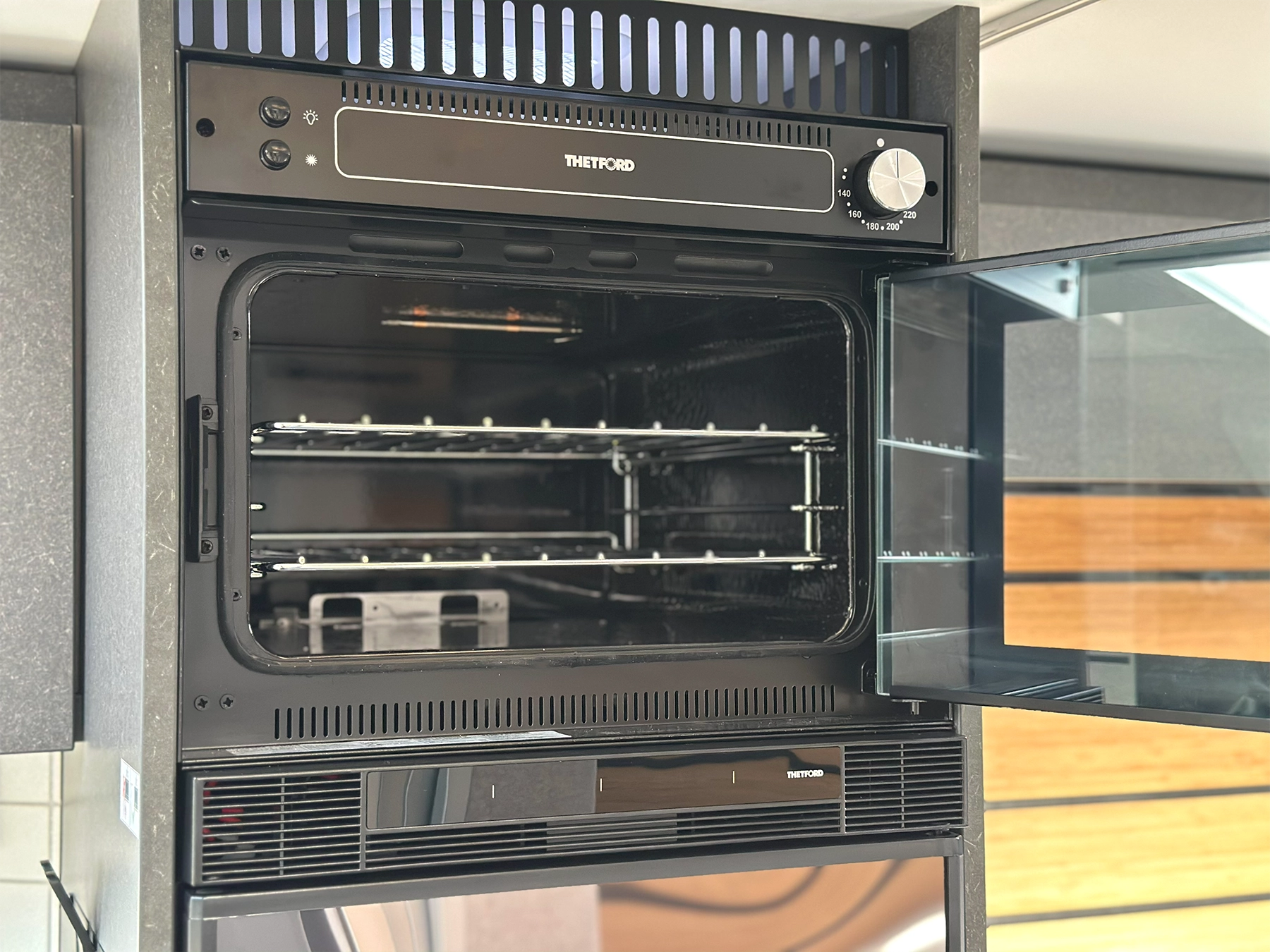 Hymer ML-T 570 Kitchen Oven