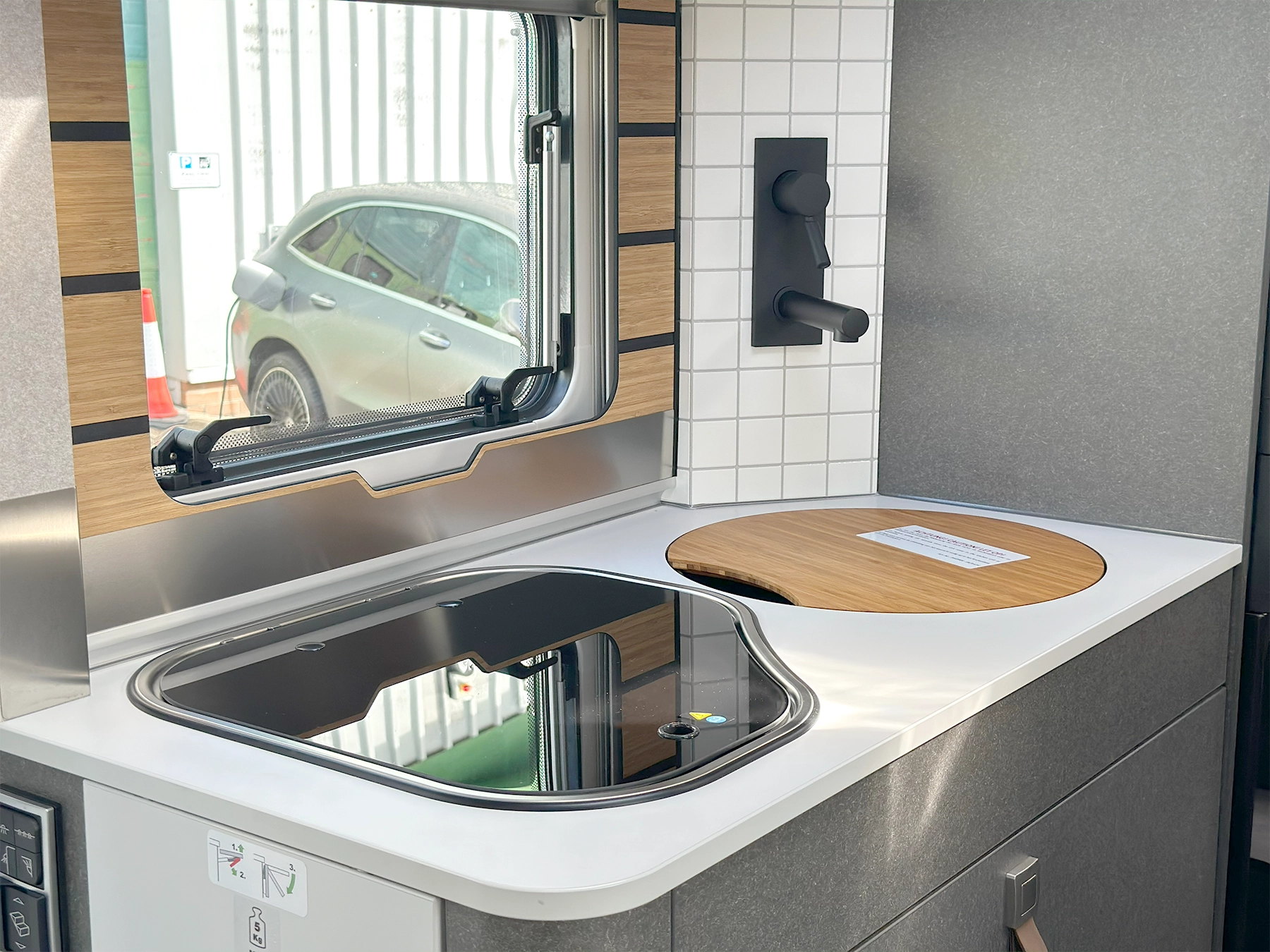 Hymer ML-T 570 Kitchen Sink & Hob
