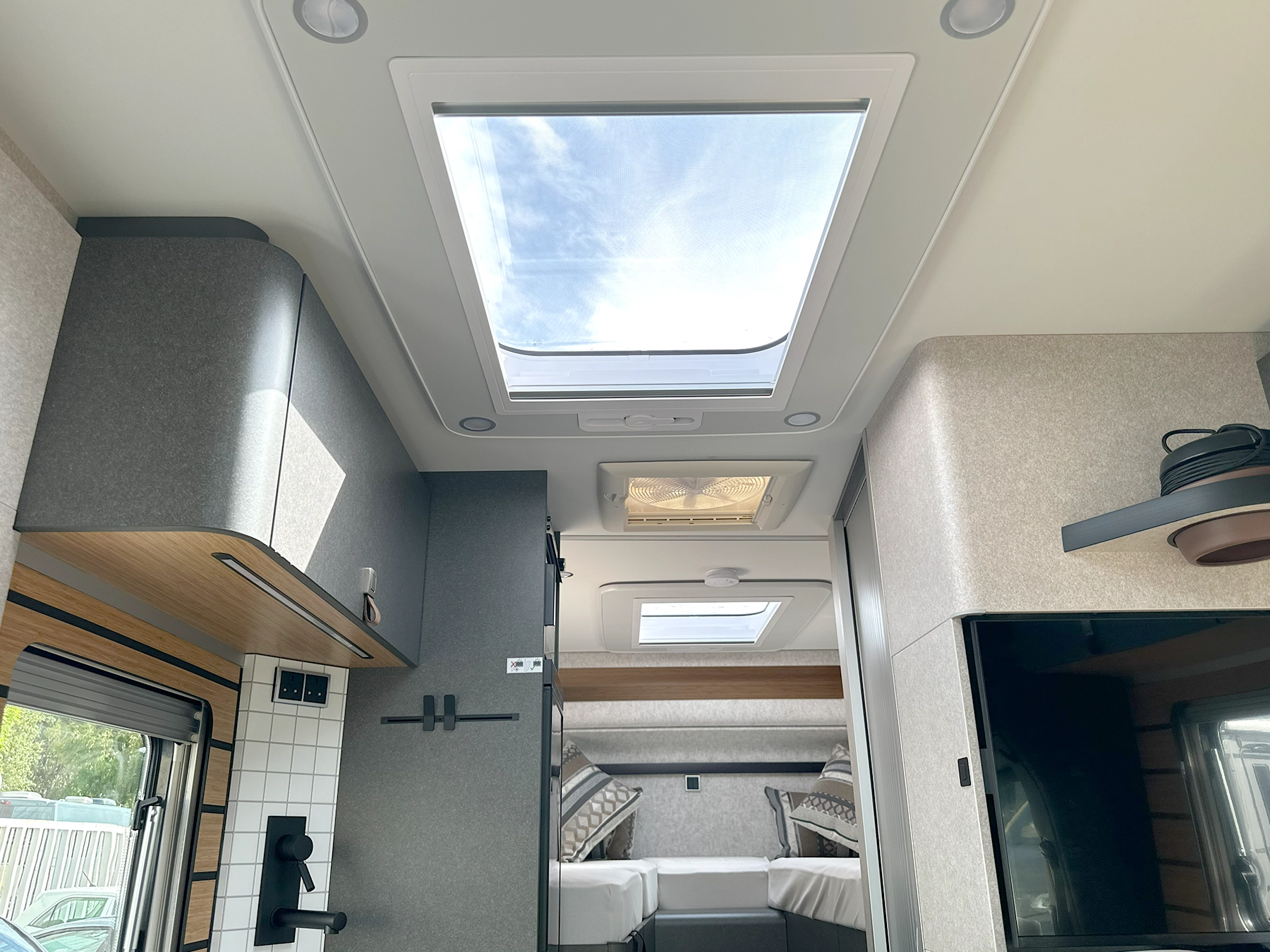 Hymer ML-T 570 Skylight in Lounge
