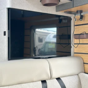 Hymer ML-T 570 TV in Lounge