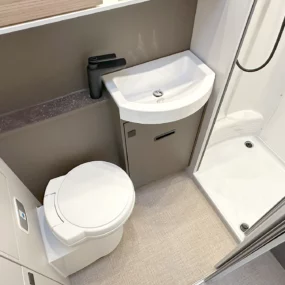 Burstner B66 594 TD Bathroom