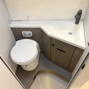 Burstner B66 744 TD Bathroom