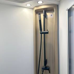 Burstner B66 744 TD Shower