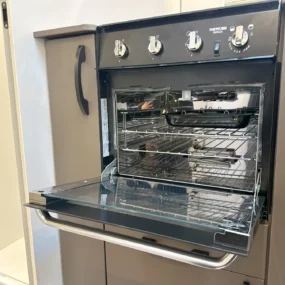 Burstner B66 744 TD Thetford Oven