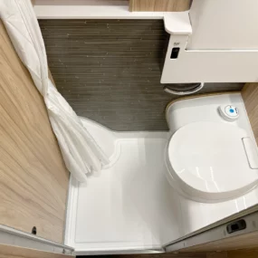 Hymer Grand Canyon S Bathroom