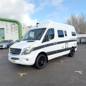 Hymer Grand Canyon S Exterior Front Left Side