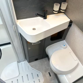 Hymer ML-T 580 4X4 Bathroom